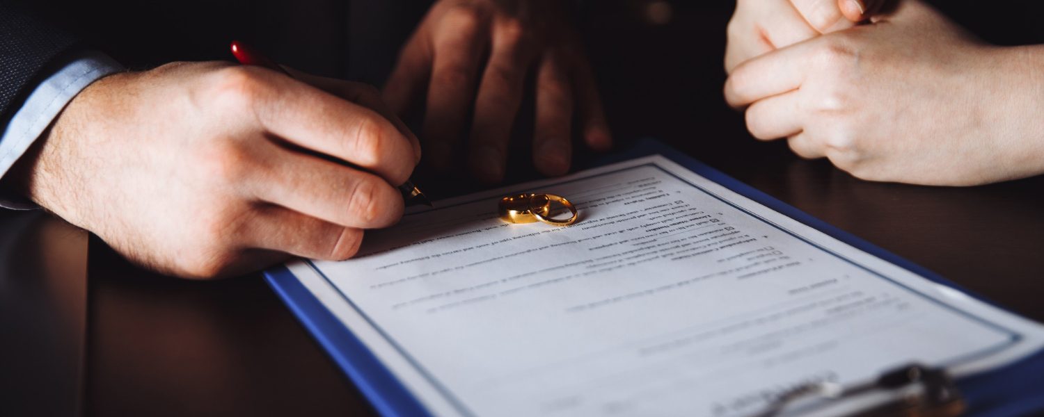 <strong>Українці зможуть одружитися та розлучитися за кордоном</strong>