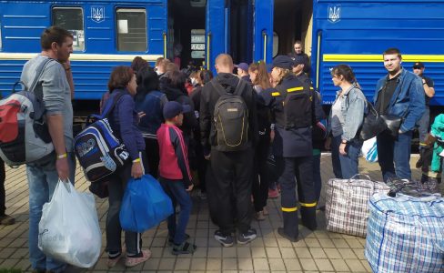 Переселенці можуть безплатно виїхати потягом з небезпечних регіонів