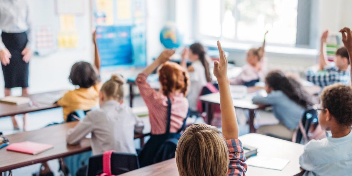 Як зарахувати дитину до школи після повернення в Україну