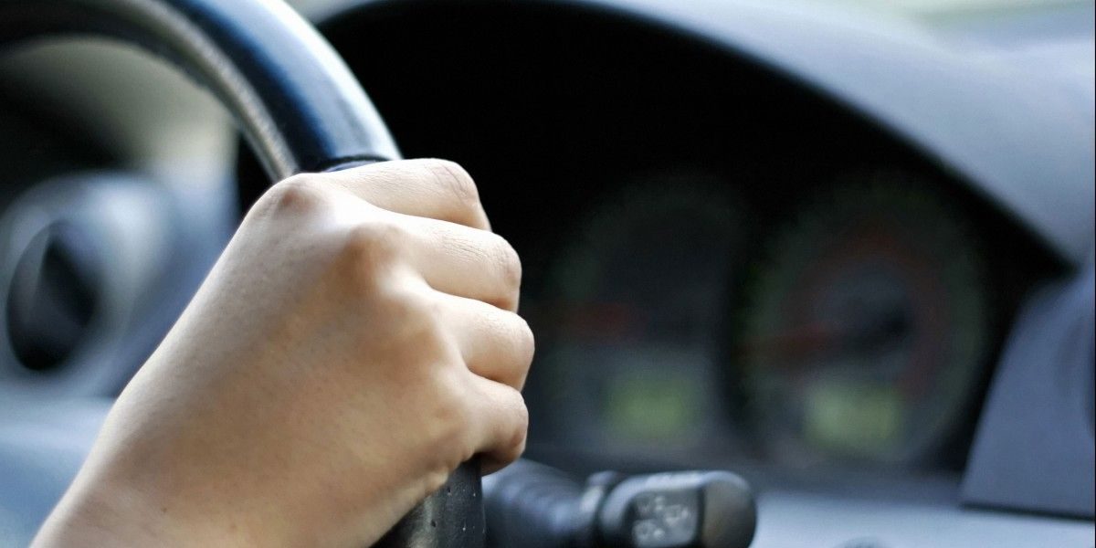 Українцям дозволили отримувати водійські права поштою