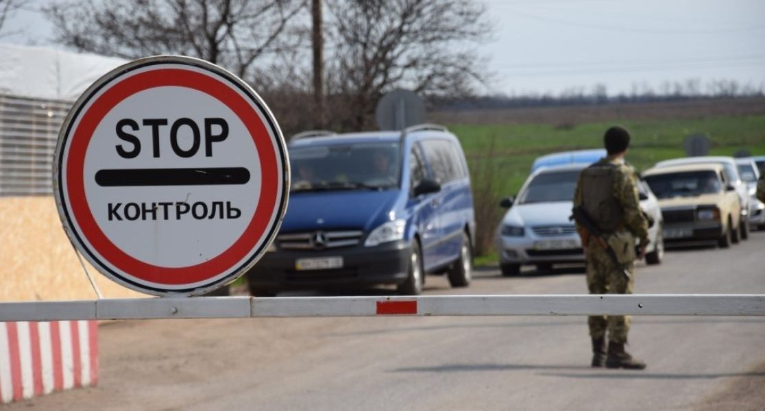 Які документи потрібні чоловікові, який супроводжує через кордон людину з інвалідністю